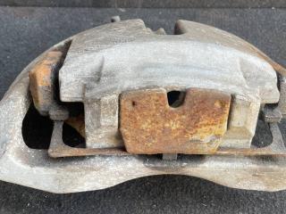 суппорт передний левый BMW 5 серия F07/F10/F11 2011, 3.0 л., D, N57 D30 A, дизель, АКПП, хетчбэк 5 дв., задний привод, правый руль