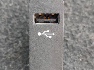 разъем AUX / USB BMW X1 F48 2018, 2.5 л., B47 C20 B, дизель, АКПП, внедорожник 5 дв., правый руль, 84106820397