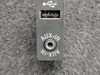 разъем AUX / USB BMW 5 серия F10/F11 [рестайлинг] F10 2015, 2.0 л., D, B47 D20 A, дизель, АКПП, седан, задний привод, правый руль, 9237653