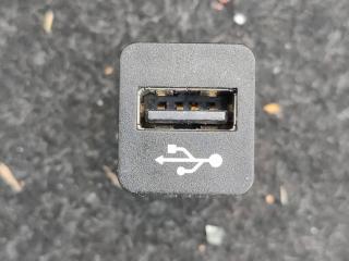 разъем AUX / USB BMW 6 серия F12/F13 [рестайлинг] F06 2016, 4.0 л., дизель, АКПП, красный, седан, задний привод, правый руль, 9229294