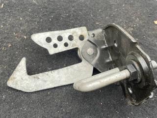 замок капота BMW 5 серия F07/F10/F11 F10 2011, 3.0 л., N57 D30 A, дизель, МКПП, седан, задний привод, 7183764