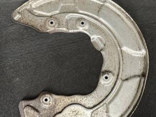 защитный кожух тормозного механизма BMW 5 серия G30/G31 G30 2019, 2.0 л., i, B48 B20 A, бензин, АКПП, a90, седан, задний привод, правый руль, 6861802