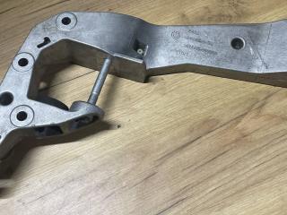 кронштейн КПП BMW X3 G01 2021, 2.0 л., B48 B20 A, бензин, АКПП, внедорожник 5 дв., правый руль, 8486998