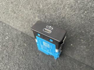 разъем AUX / USB BMW 2 серия F44 2022, 1.5 л., i, B38 A15 A, бензин, АКПП, белый(300), седан, передний привод, правый руль, 8711940