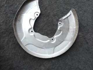 защитный кожух тормозного механизма BMW 2 серия F44 2022, 1.5 л., i, B38 A15 A, бензин, АКПП, белый(300), седан, передний привод, правый руль, 6799739
