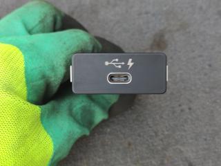 разъем AUX / USB BMW 3 серия G20 2021, 3.0 л., i, B58B30, бензин, АКПП, универсал, полный привод, правый руль, 8711939