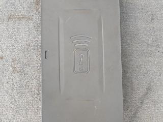 Беспроводное зарядное устройство BMW M8 F91/92 F91 2020, 4.4 л., i, S63 B44 B, бензин, АКПП, 490, кабриолет, полный привод, правый руль, 5A0E550, 864785174