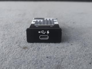 разъем AUX / USB BMW M8 F91/92 F91 2020, 4.4 л., i, S63 B44 B, бензин, АКПП, 490, кабриолет, полный привод, правый руль, 8711939