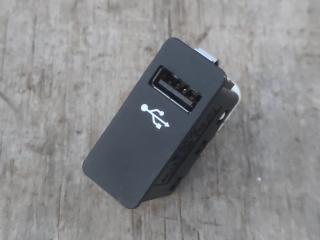 разъем AUX / USB BMW X1 F48 2018, 1.8 л., бензин, робот, b45 estoril-blau metallic, внедорожник 5 дв., передний привод, правый руль, 84106820397, 6820397