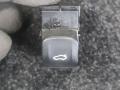 кнопка открытия багажника BMW M5 F90 2020, 4.4 л., S63 B44 B, бензин, АКПП, седан, 9327029 - фото №2