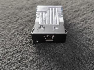 разъем AUX / USB BMW 1 серия F40 2020, 2.0 л., B48A20E, бензин, АКПП, белый, хетчбэк 5 дв., полный привод, 8711939