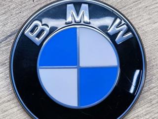 эмблема BMW X5 G05 2021, 4.0 л., B58B30C, гибрид, АКПП, 475 black-sapphire metallic, внедорожник 5 дв., полный привод, 51147499154