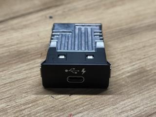 разъем AUX / USB BMW X5 G05 2021, 4.0 л., B58B30C, гибрид, АКПП, 475 black-sapphire metallic, внедорожник 5 дв., полный привод, 8711939