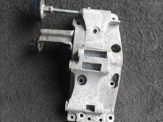 кронштейн генератора BMW 5 серия F10/F11 [рестайлинг] F10 2015, 2.0 л., D, B47 D20 A, дизель, АКПП, седан, задний привод, правый руль, 7619250, 11167619250