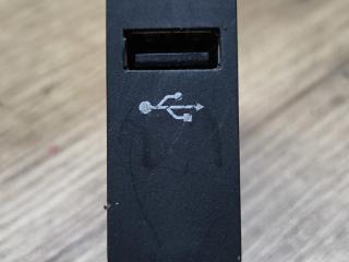 разъем AUX / USB BMW X1 F48 [рестайлинг] F48 2021, 1.5 л., гибрид, a96, внедорожник 5 дв., полный привод, 84106820397, 6820397