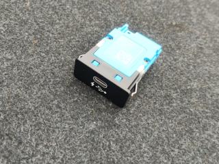 разъем AUX / USB BMW M8 F91/92 F93 2020, 4.4 л., S63 B44 B, бензин, АКПП, седан, полный привод, 8711939, 84108711939