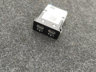 разъем AUX / USB BMW M8 F91/92 F93 2020, 4.4 л., S63 B44 B, бензин, АКПП, седан, полный привод, 8711938, 84108711938