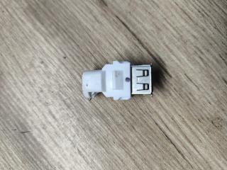 разъем AUX / USB BMW M8 F91/92 F93 2020, 4.4 л., S63 B44 B, бензин, АКПП, седан, полный привод, 9390501