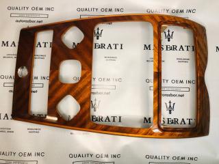 накладка на торпедо (консоль) Maserati Quattroporte 5 поколение 2005, 4.2 л., бензин, АКПП, черный, седан, 981336693, 67305400