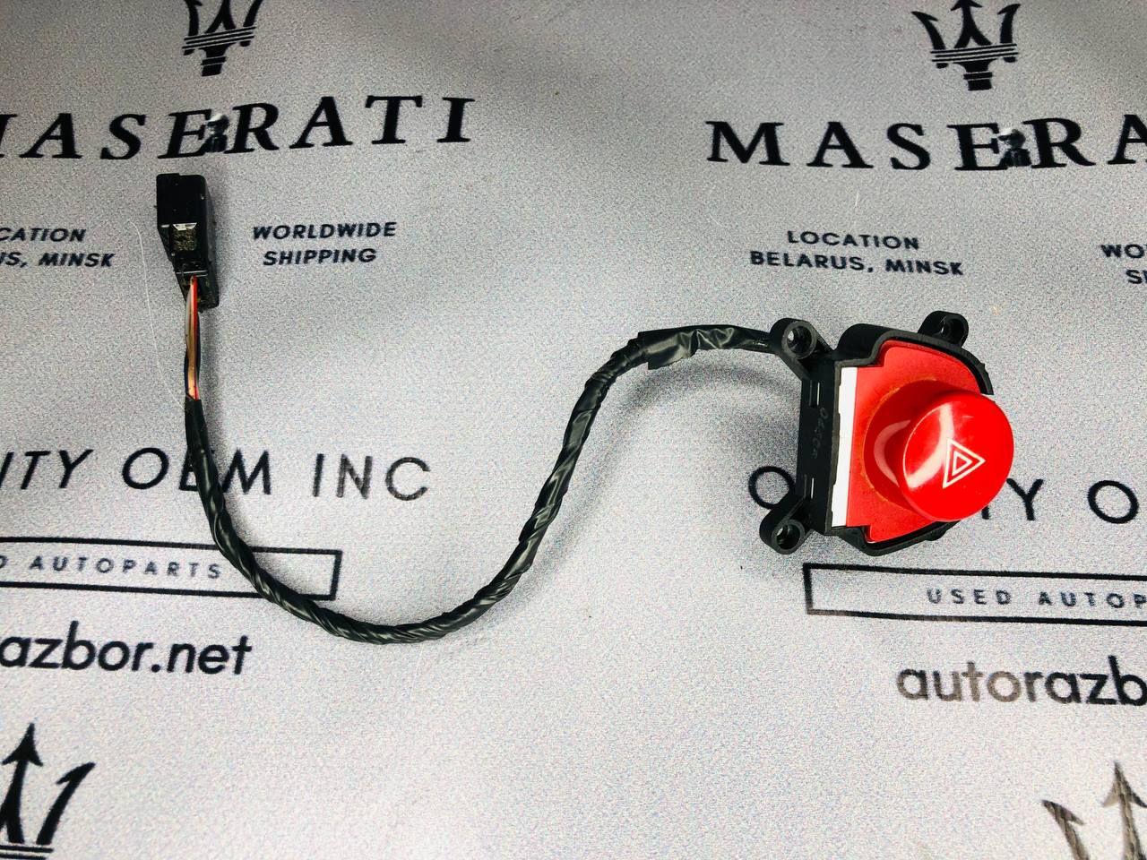 кнопка аварийной сигнализации Maserati Quattroporte 5 поколение 2005, 4.2 л., бензин, АКПП, черный, седан, 197803 - фото №1