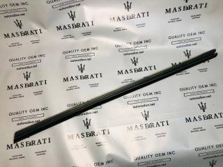 Уплотнитель стекла Maserati Quattroporte 5 поколение 2005, 4.2 л., бензин, АКПП, черный, седан, 68472200, 66512700