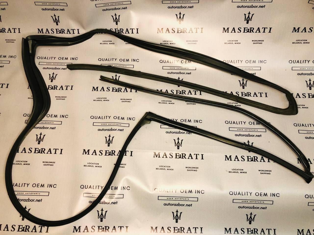 уплотнитель двери Maserati Quattroporte 5 поколение 2005, 4.2 л., бензин, АКПП, черный, седан, 67476800 - фото №1
