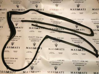 уплотнитель двери Maserati Quattroporte 5 поколение 2005, 4.2 л., бензин, АКПП, черный, седан, 67476800