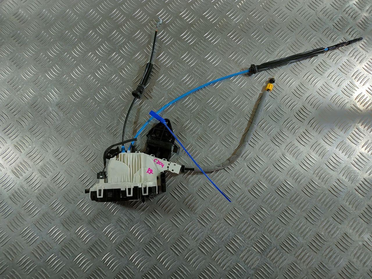 замок двери задней правой Mercedes-Benz C-Класс W204/S204 2010, 3.5 л., M 272.961, бензин, АКПП, седан, A2047302435, A2048903267 - фото №1