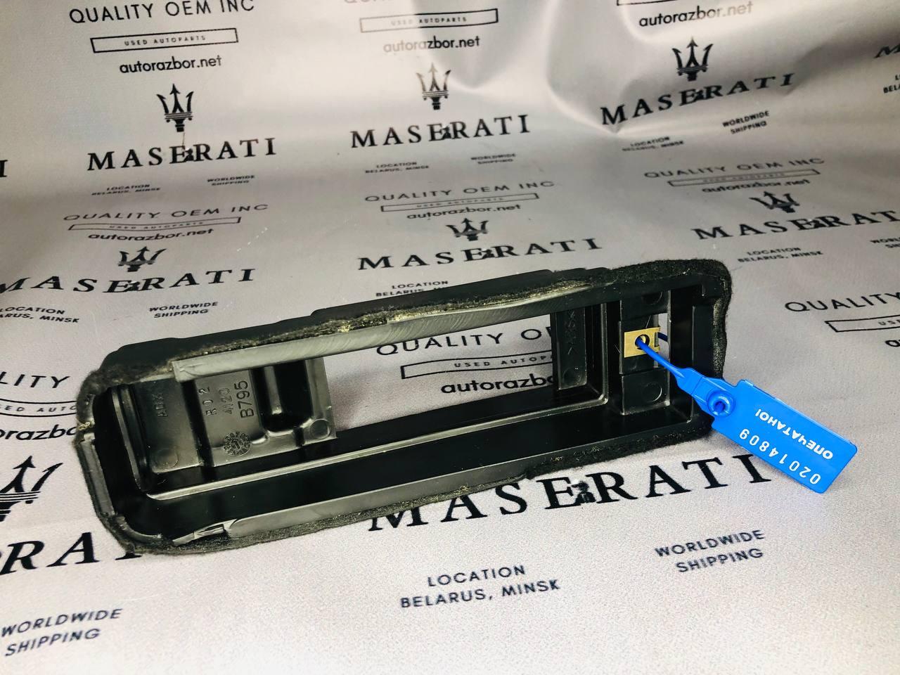 обшивка двери передняя правая Maserati Quattroporte 5 поколение 2005, 4.2 л., M139 A, бензин, робот, седан, задний привод - фото №1