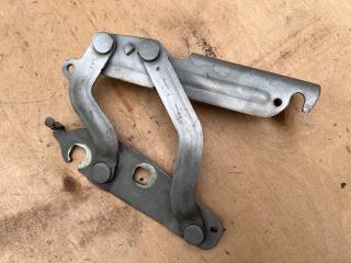 петля капота правая Ford Fiesta 6 поколение 2010, 1.3 л., SNJB, бензин, АКПП, седан, 8A6116800AD