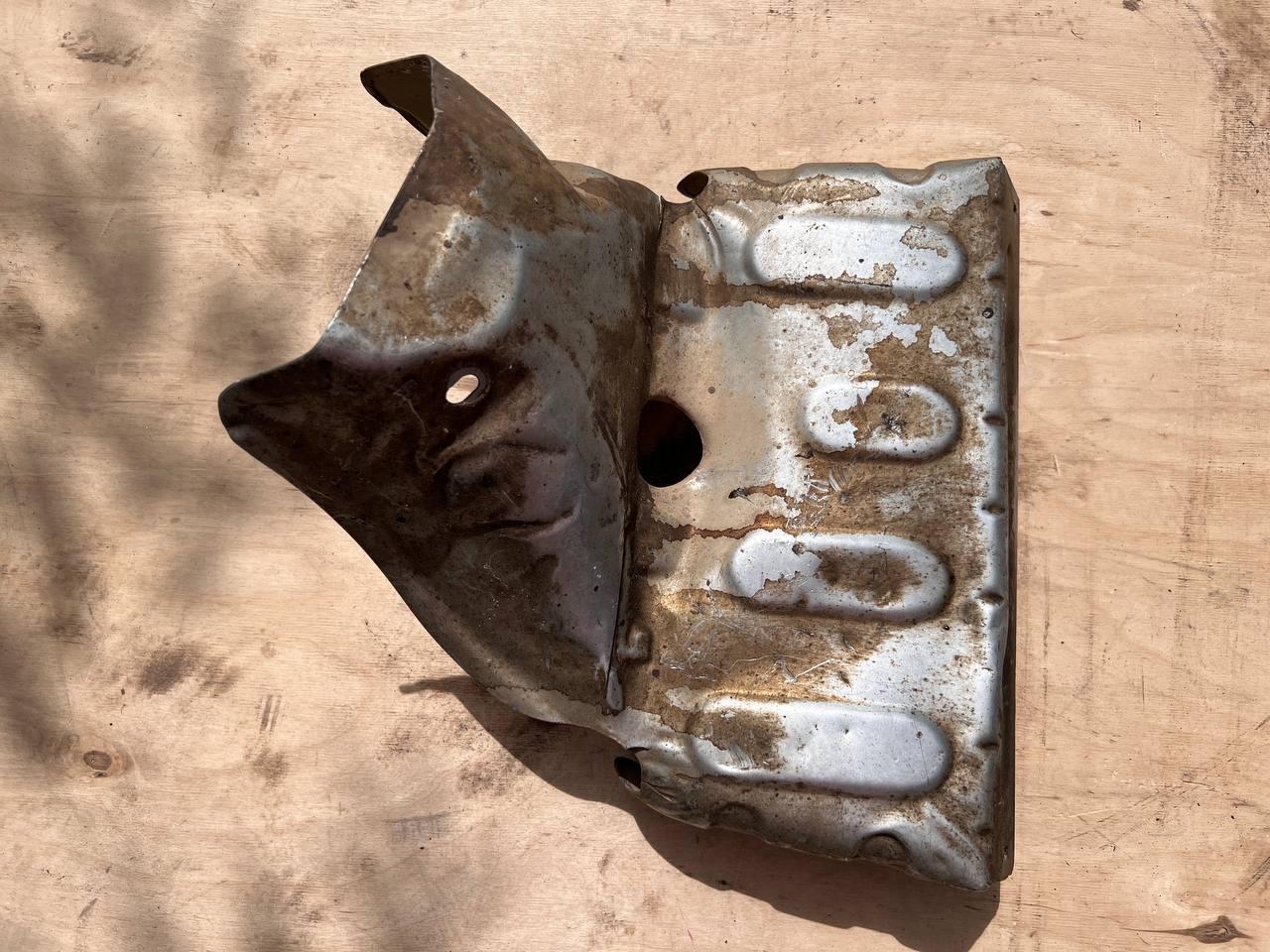 защита катализатора Ford Fiesta 6 поколение 2010, 1.3 л., SNJB, бензин, АКПП, хетчбэк 5 дв., 9V219N454AB - фото №1