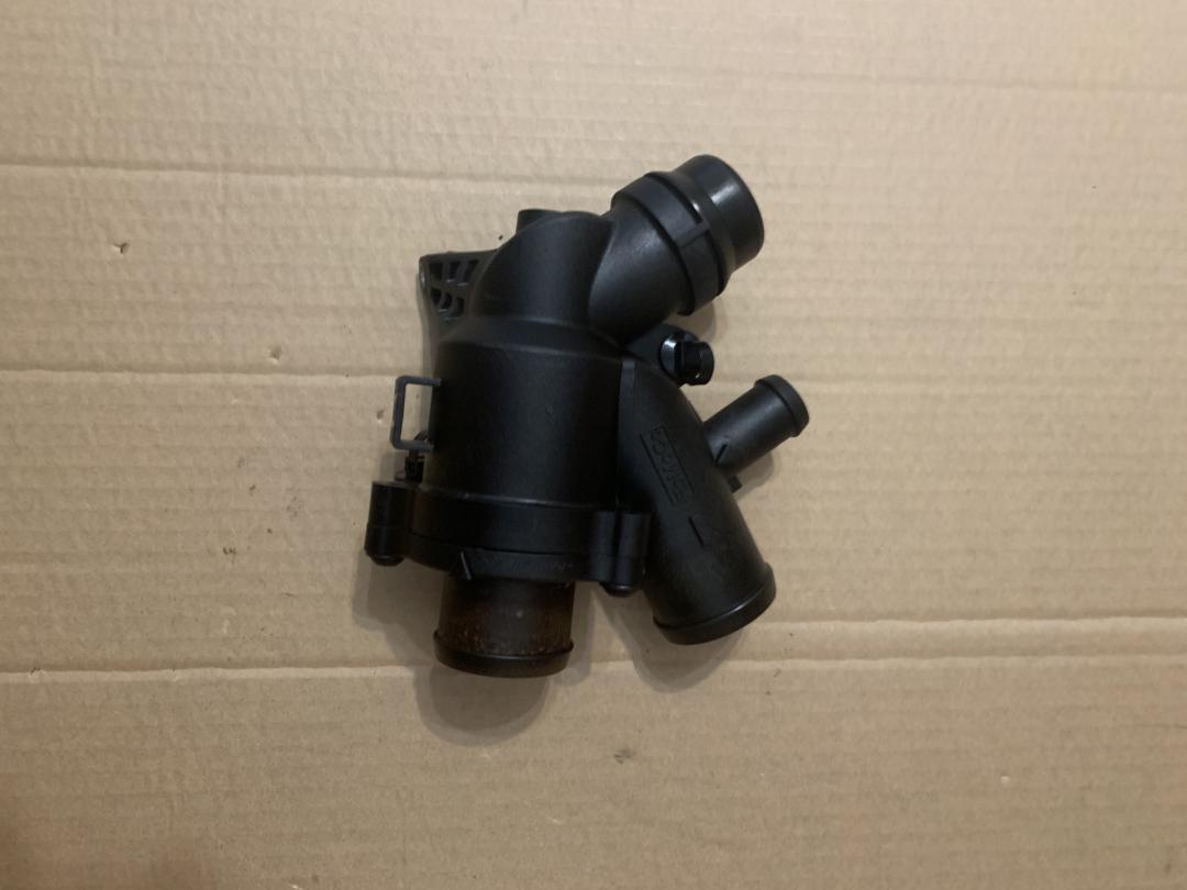 термостат Jaguar XF X250 2010, 5.0 л., 508PS, бензин, АКПП, седан, 8W938A587AF, C2Z19929 - фото №1