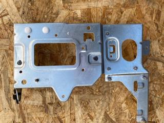 кронштейн (крепление) Land Rover Range Rover 3 поколение [2-й рестайлинг] L322 2012, 5.0 л., 508PS, бензин, АКПП, внедорожник 5 дв., LR020153, AH4239011AE, AH4239011