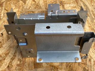 кронштейн (крепление) Land Rover Range Rover 3 поколение [2-й рестайлинг] L322 2012, 5.0 л., 508PS, бензин, АКПП, внедорожник 5 дв., AH42103930