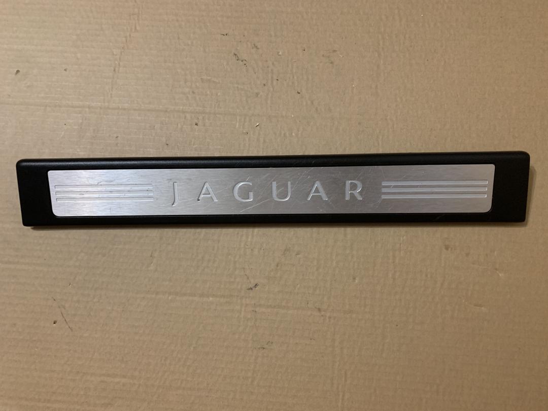 накладка на порог внутренняя Jaguar XF X250 2010, 5.0 л., 508PS, бензин, АКПП, черный, седан, 8X23-13200-AF, C2Z27889LEG - фото №1