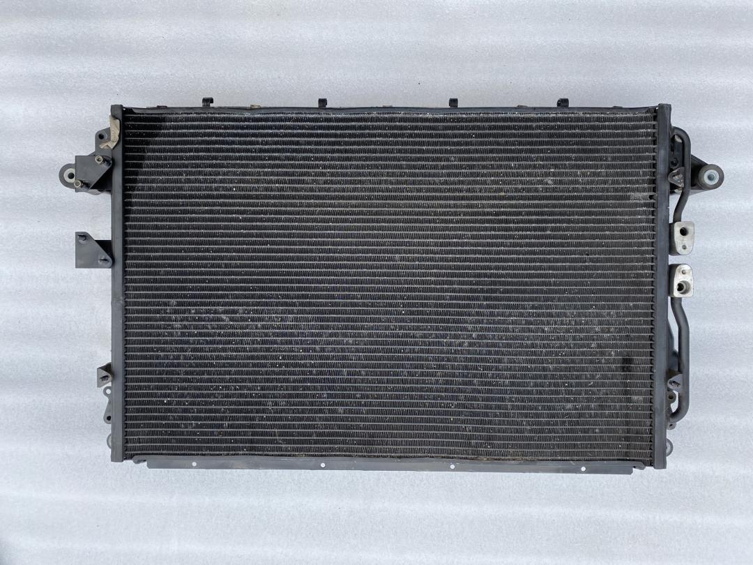 радиатор кондиционера Maserati Quattroporte 5 поколение 2005, 4.2 л., бензин, АКПП, черный, седан, 189215 - фото №1