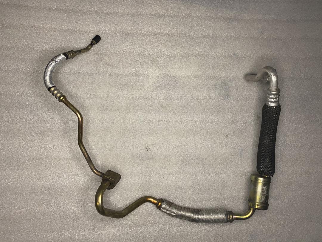 трубка кондиционера Maserati Quattroporte 5 поколение 2005, 4.2 л., бензин, АКПП, черный, седан, 68194600 - фото №1