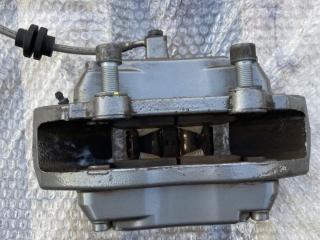 тормозные колодки Maserati Quattroporte 5 поколение 2005, 4.2 л., бензин, АКПП, черный, седан, 673010321