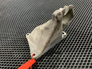 кронштейн двигателя Mercedes-Benz S-Класс W221 [рестайлинг] 2012, 5.5 л., M 273.968, бензин, АКПП, седан, A2722234604