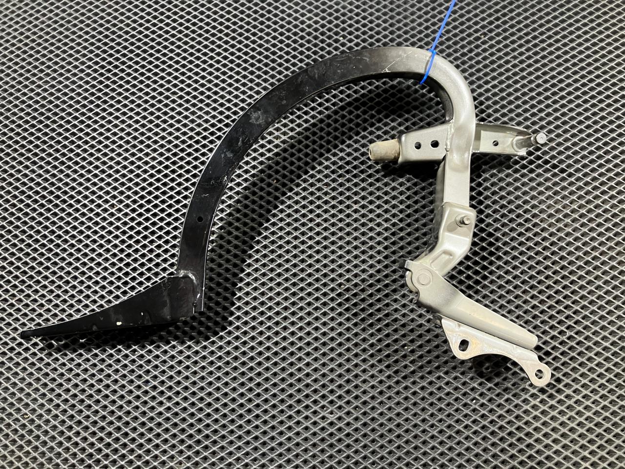 петля крышки багажника Audi A6 4G/C7 2012, 3.0 л., CGWD, бензин, АКПП, седан, 4G5827301B - фото №1