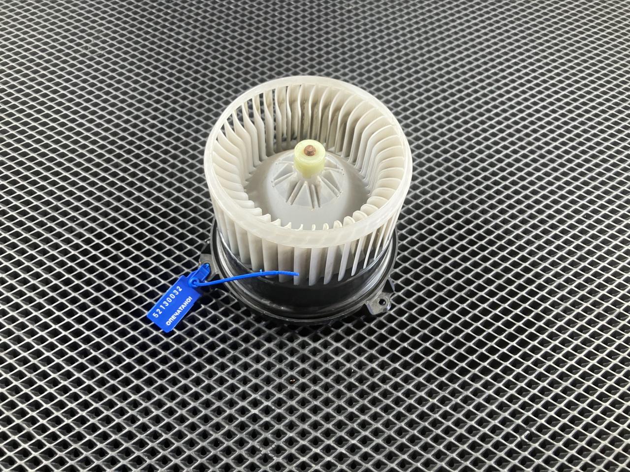 моторчик печки Toyota Highlander 2 поколение 2009, 272700-0560 - фото №1