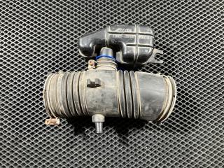 патрубок воздушного фильтра Toyota Highlander 2 поколение 2009, 3.5 л., 2GR-FE, бензин, АКПП, минивэн, 17893-31090