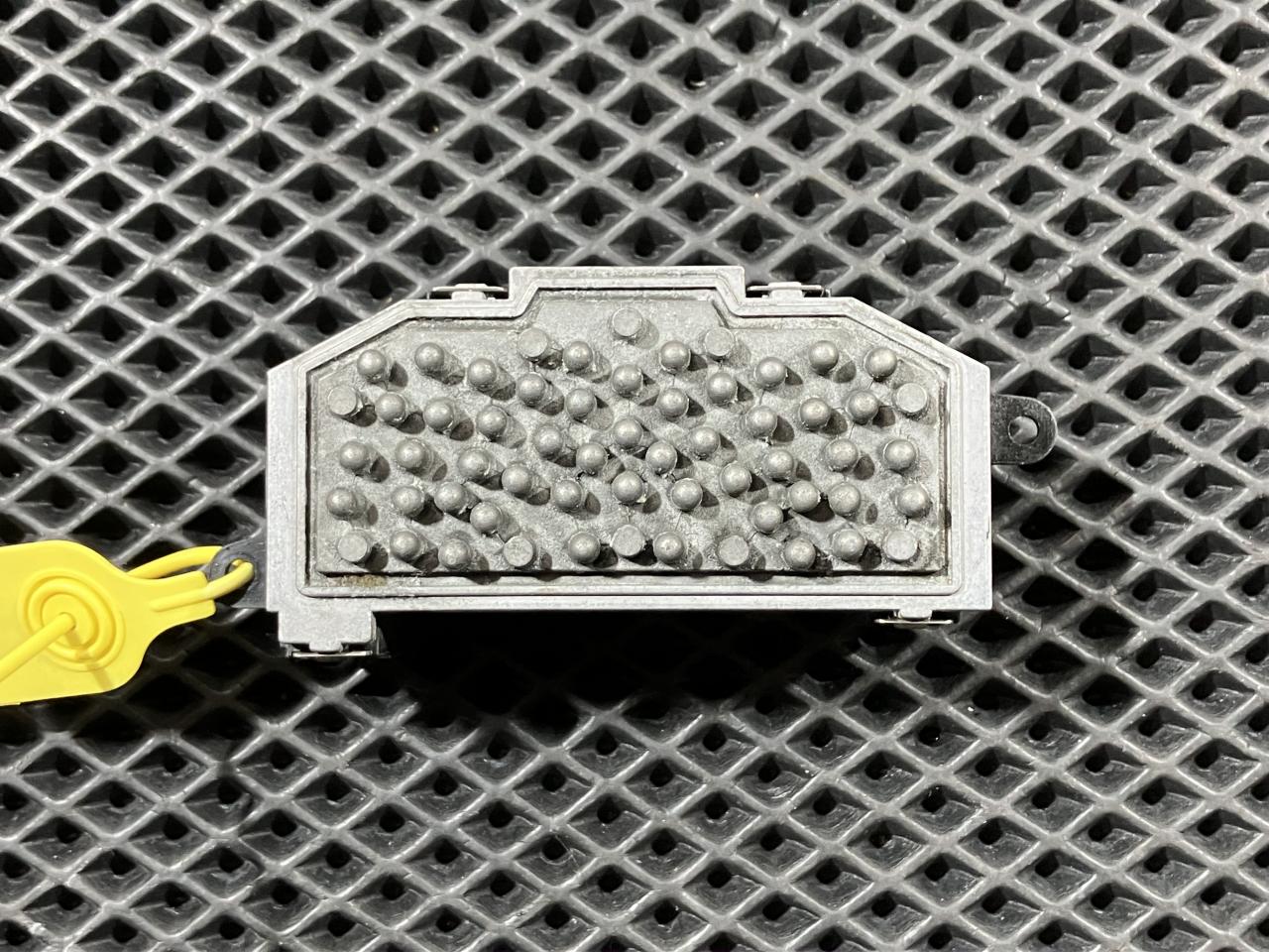 сопротивление печки Volkswagen Passat B6 2008, 4.2 л., BAR, бензин, внедорожник 5 дв., 3C0907521B - фото №1