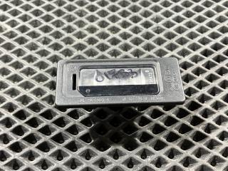 подсветка номера Volkswagen Touareg 2 поколение 2014, 4.2 л., бензин, АКПП, седан, 3AF943021A