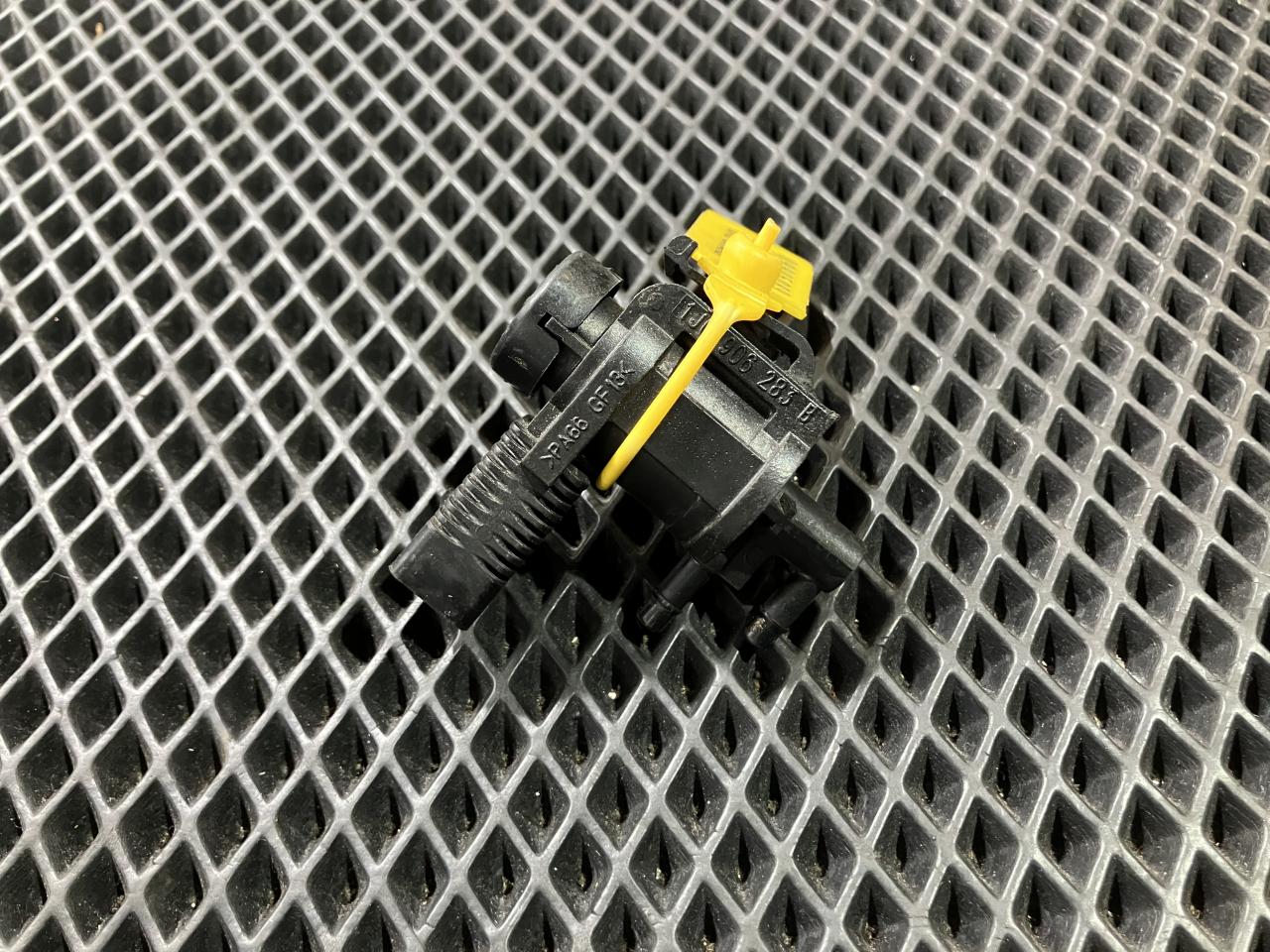 электромагнитный клапан Volkswagen Touareg 1 поколение 2004, 3.2 л., бензин, внедорожник 5 дв., 1J0906283B - фото №1