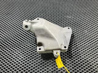 кронштейн двигателя Mercedes-Benz GL-Класс X164 [рестайлинг] 2012, 4.7 л., M 273.923, бензин, внедорожник 5 дв., A2722234204