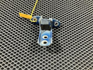 петля двери Toyota Highlander 2 поколение 2009, 6871012151