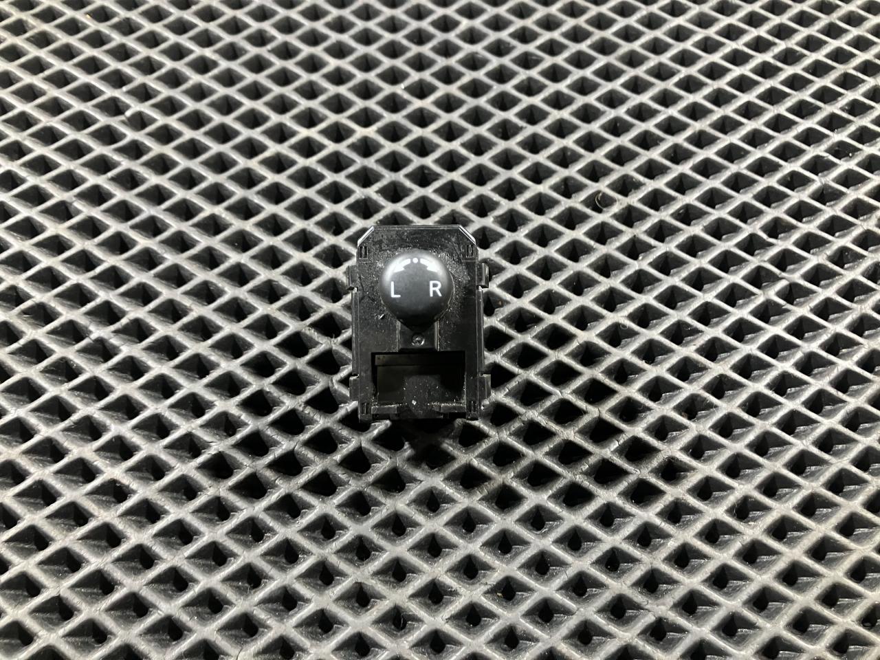 джойстик регулировки зеркал Infiniti G 4 поколение 2008, 3.5 л., VQ35HR, бензин, седан, 25570-1BA1A - фото №1