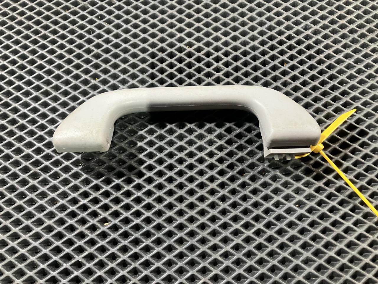 ручка внутренняя потолочная Honda Insight 2 поколение 2009, 1.3 л., 83240TM8A01ZA - фото №1