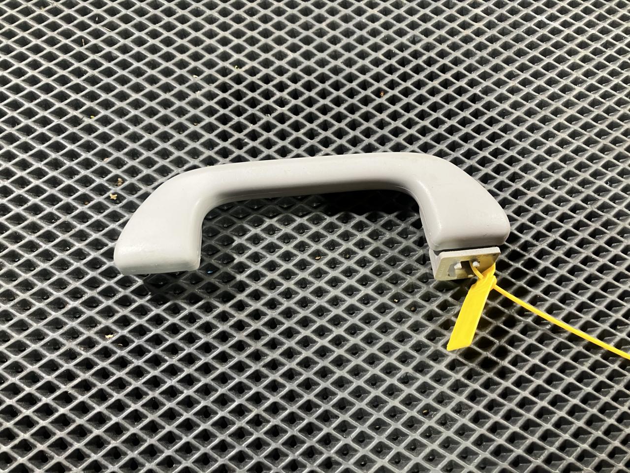 ручка внутренняя потолочная Honda Insight 2 поколение 2009, 1.3 л., 83240TM8A01ZA - фото №1